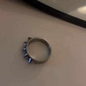 Säljer denna ring från Edblad då den inte kommer till användning längre 