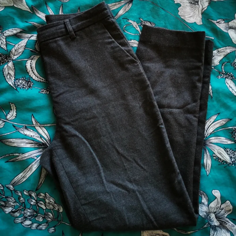Trousers from Monki. Ideal for fall/winter. Super cozy. Size 34. Very good condition. Jeans & Byxor.