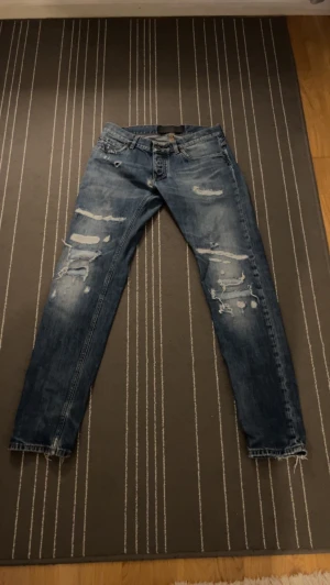Dolce & Gabbana jeans storlek 48 - Äkta dolce Gabbana jeans jätte bra skick
