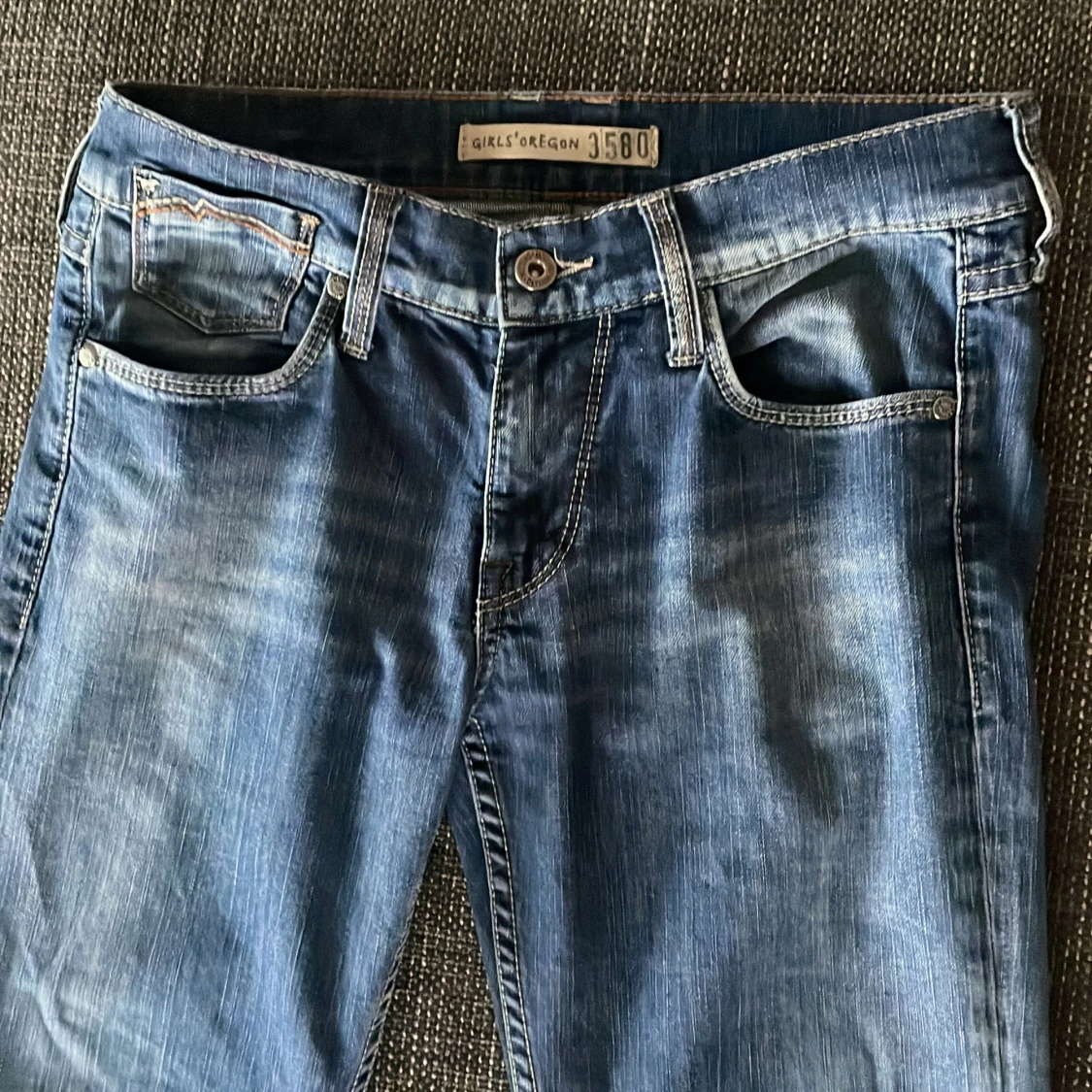 Lågmidjade utsvänga jeans 