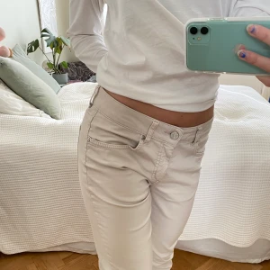 Lågmidjade Acne byxor  - Supercoola byxor från acne! Knappt använda🥰