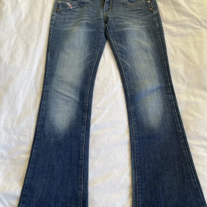 Diesel jeans  - Säljer de här lågmidjade diesel jeansen. Midjemått 38 cm tvärs över. Innerbensmått 75 cm. 💕⭐️