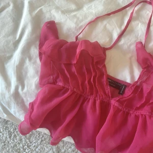 Topp - Fin topp💞rätt liten i storleken så det är därför jag säljer den. 