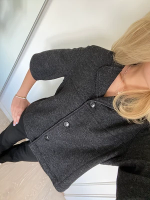 Trekvartsärmad kofta - Såå fin trekvartsärmad kofta i ull som jag verkligen älskar men får ingen användning av den:(💕