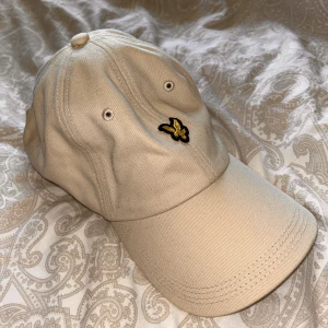 Lyle & Scott Keps - Lyle & Scott keps. Som ny då den aldrig kom till användning.