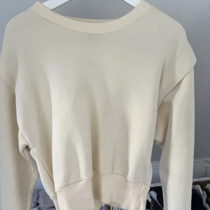 Gina tröja - superfin tröja ifrån Gina tricot. 180kr + frakt. vill blit av me fort