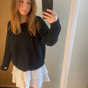 Stickad  - Säljer min svarta stickade tröja ifrån lager 157 då jah inte använder den längre💗 skriv för frågor och intresse 