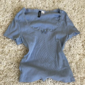 Tröja - Supergullig tröja från hm i fantastisk skick, använd 1-2 gånger, M men passar S🫶, pris kan diskuteras 