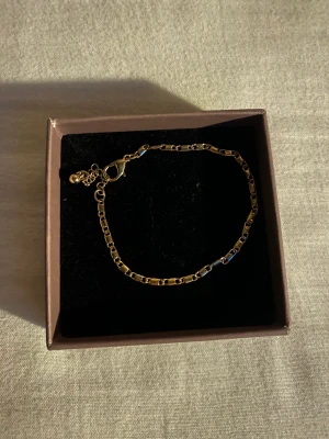 Guldigt armband  - Jättesnyggt Guldigt armband i var skick! 10kr+15kr frakt❤️