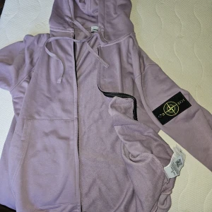 Stone island hooded  - Använd men i nyskick, inte min färg. 