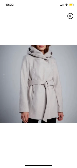 Kappa - Säljer min kappa som knappt är använd storlek 38 men passar mig som har S! Pris kan diskuteras