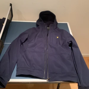 Lyle & scott jacka  - Bara används ett fåtals gånger