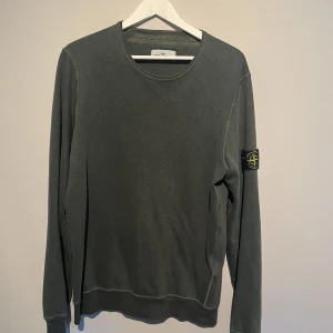 Stone island sweatshirt - Säljer denna tröja i skick 8/10