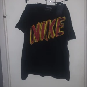 Vintage Nike  - Skit gammal skit faded svart färg 