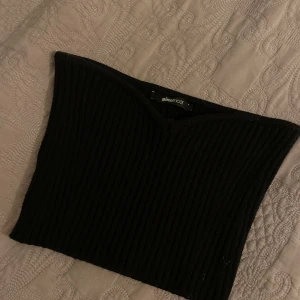 Stickad strapless svart top - Super snygg men använder aldrig den. 