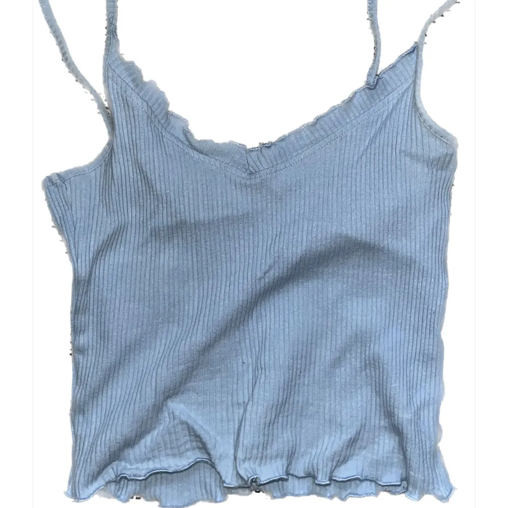 Ljusblått linne från ginatricot storlek xs, är jättefint på. Kolla gärna mina andra inlägg 🫶🏻🫶🏻. Toppar.