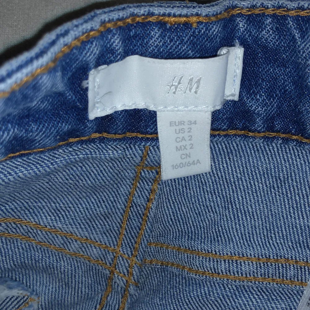 Jeans, hög midjade, raka jeans, jag har använt de 1 gång. De är rena och hållbara.. Jeans & Byxor.