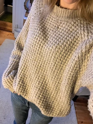 Tjocktröja  - Jätte skön tröja och perfekt nu när det kalla vädret kommer!❤️  ⚠️använd inte köp nu⚠️