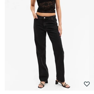 Mod waist jeans  - Säljer nu dessa super fina jeansen ifrån Monki då dom inte kommer till andvöndning. Dom är sparsamt andvända och i ett fint skick. Skriv privat för fler bilder 🥰