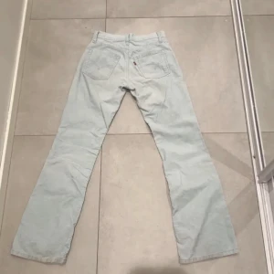 Levi’s jeans  - Snygga levi’s lowrised bootcut byxor i Manchester som tyvärr inte passar mig längre💙💙 