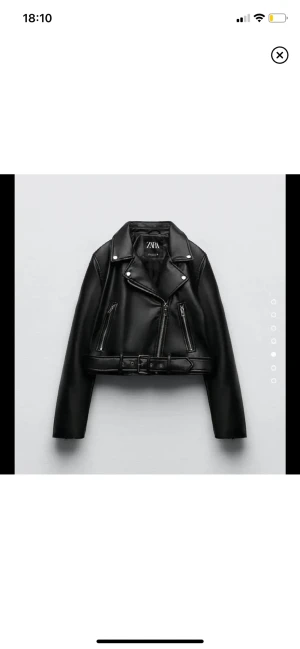 Zara Skinnjacka - säljer nu min skinnjacka jag köpt här på plick då den ej kommer till användning längre. den är i bra skicka med några få defekter, skriv privat för egna bilder.