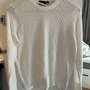 Stickad tröja - Ny oanvänd stickad tröja från kappahl. nypris 500, skriv vid frågor!