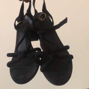 Simple black heels, block heel so comfortable 