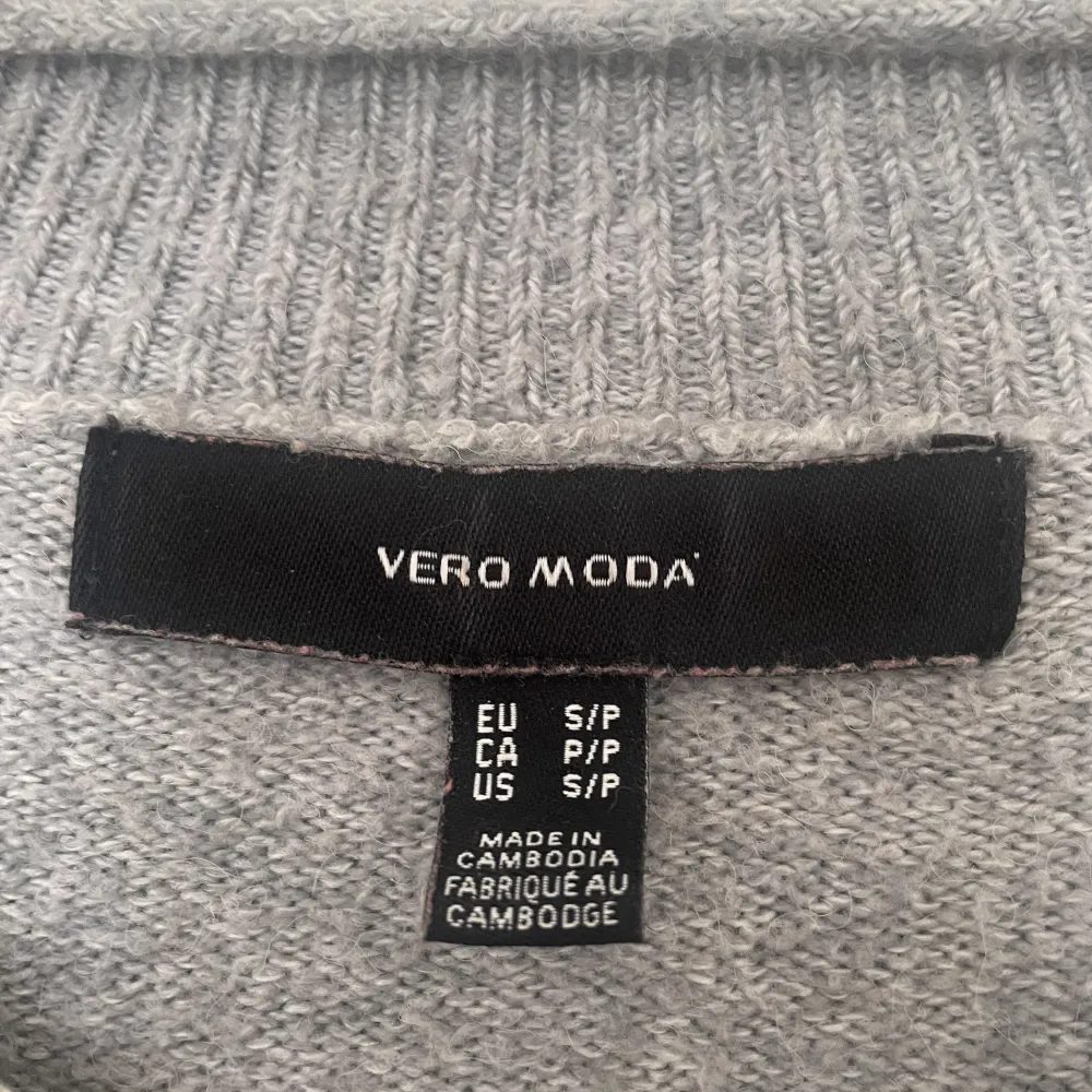 Stickad tröja från Vera Moda som inte kommer till användning 💘. Tröjor & Koftor.