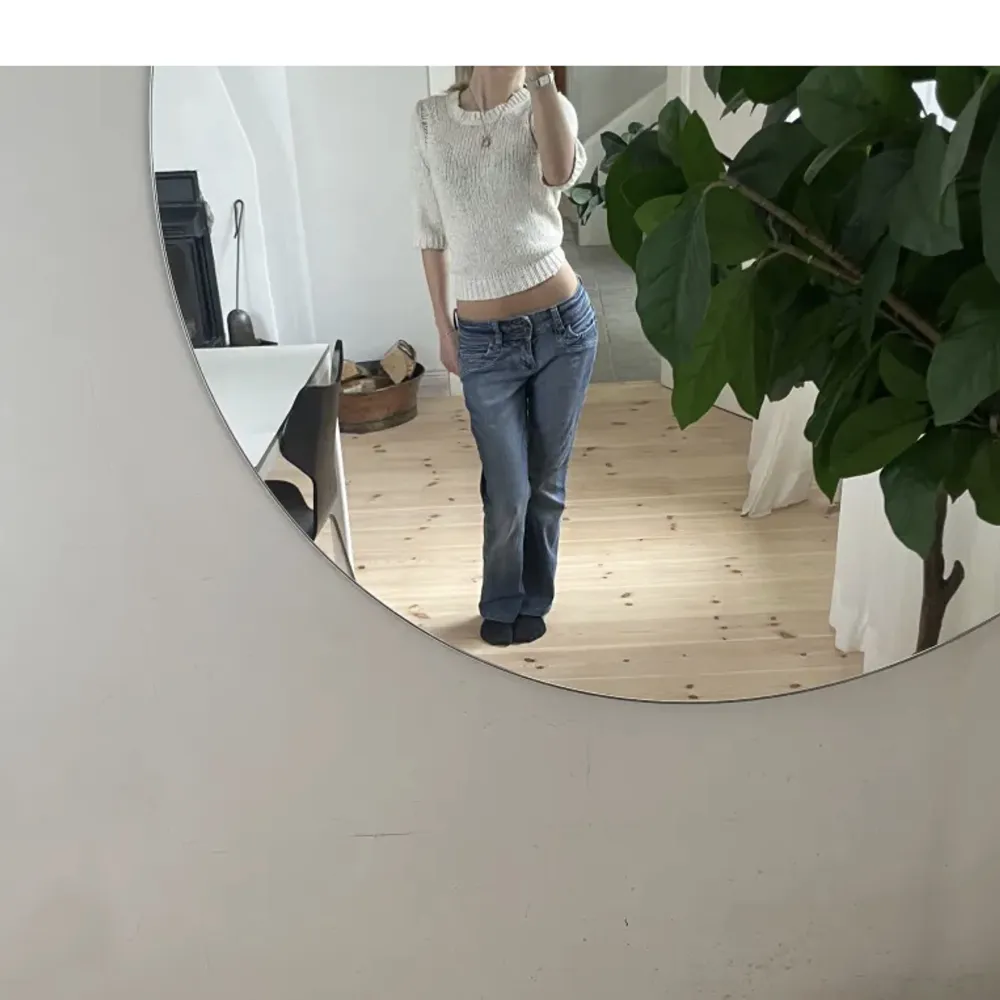 Köpta här på Plick men tyvär passade de inte 🩷 Lånade bilder Endast köp nu 😊. Jeans & Byxor.