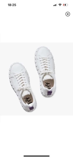 Eytys  - Hej! Jag säljer mina eytys då dom är för små, köpta här på plick för ett tag sen. Jätte bra skick lite små märken men inget man tänker på, bara att skriva om ni har några funderingar eller vill ha fler bilder💗💗pris kan diskuteras 