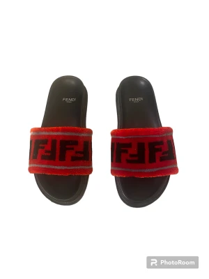 Fendi tofflor  - Sköna Fendi i tofflor i bra skick! 