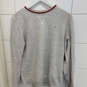 Tommy Hilfiger tröja - Galet snygg Tommy Hilfiger dom passar bra året om. Storlek S Skick 8/10 Pris: 200