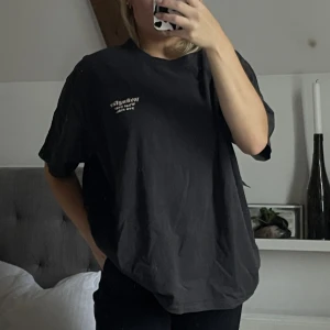 Wrangler t shirt - Lite urtvättad men annars fin!!