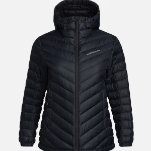 Peakperformance jacka - Säljer nu min peak jacka då jag köpt nya jackor🫶🏼Bra skick, skriv om du har några funderingar eller vill diskutera priset