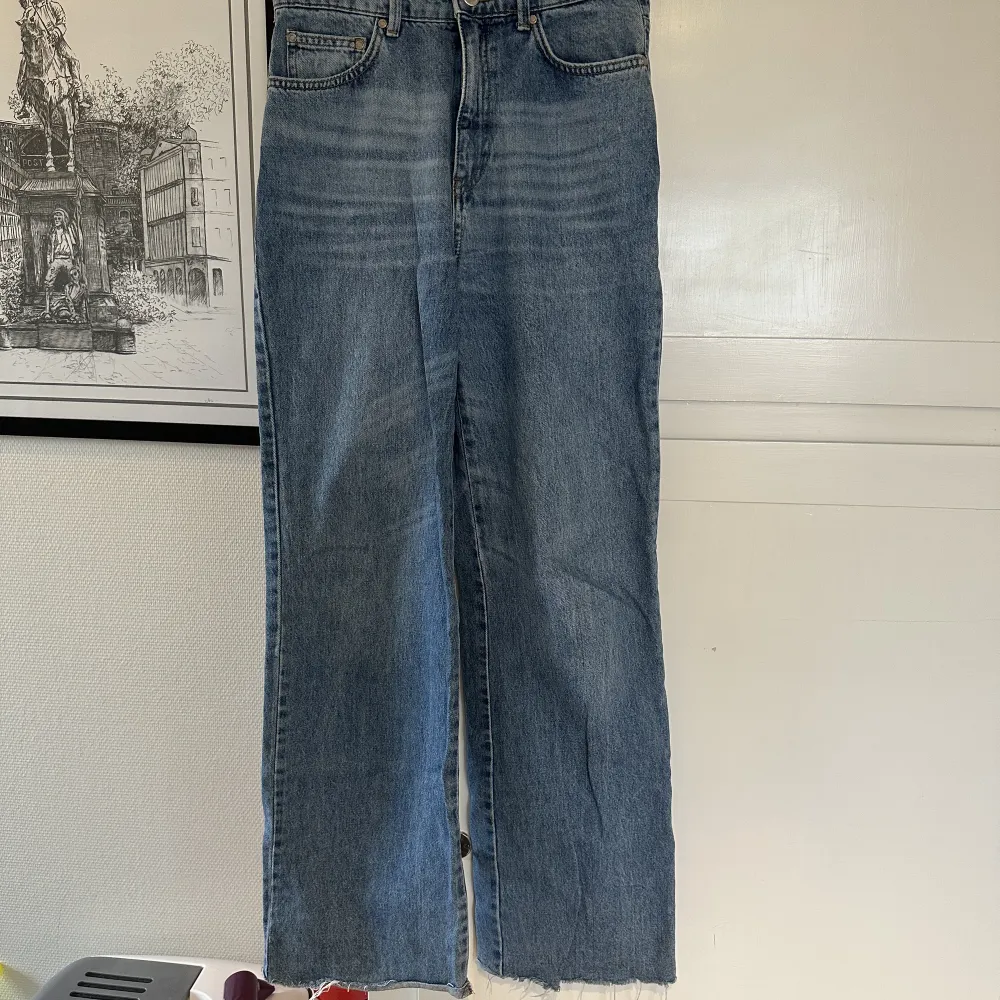 Raka jeans från stradivarius.   Köpare står för frakt . Jeans & Byxor.