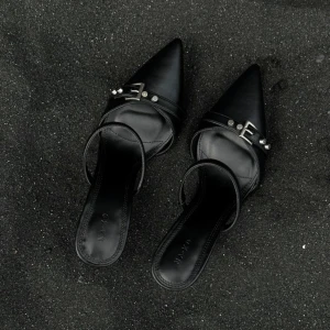 Klackar - Picked by Hanna Schönberg - Klackar från Hanna Schönbergs kollektion med NA-KD i storlek 38. Endast testade, kvar i kartongen🤍 Helt slutsålda på hemsidan, nypris 599:- (har ett par till ute i storlek 38)