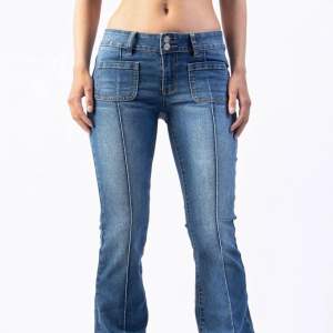 Säljer dessa fina lågmidjade jeans från Madlady då jag köpte en storlek för liten. Skriv till mig om ni har några frågor.🫶🏻