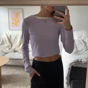 Topp Monki - Lila topp från Monki strl M