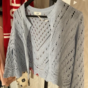 JDY kofta - Jättefin trekvartsärmad kofta💕helt nyckick och säljer pga att den inte kommer till användning , pris kan diskuteras 