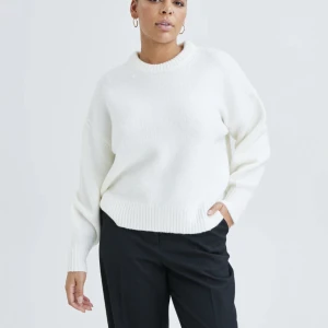 Stickad tröja bikbok  - Säljer denna fina stickade tröja från bikbok🤍 använd ca 2 gånger, så den är i toppen skick 