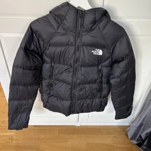 North Face jacka 550 - Bra skick, storlek S