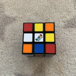 Rubiks cube!  - Den funkar perfect! Den är inte smutsig. Det är en riktig rubiks!! 😁