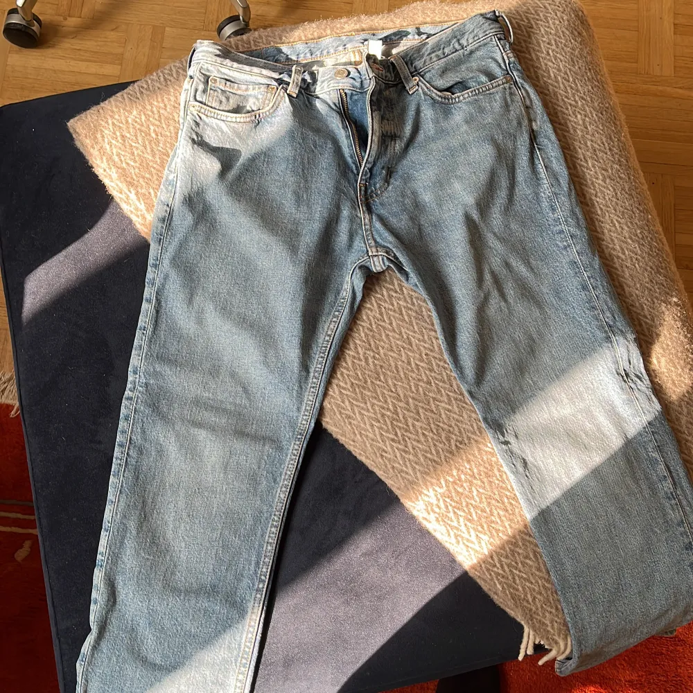 Ljusblå. Jeans & Byxor.