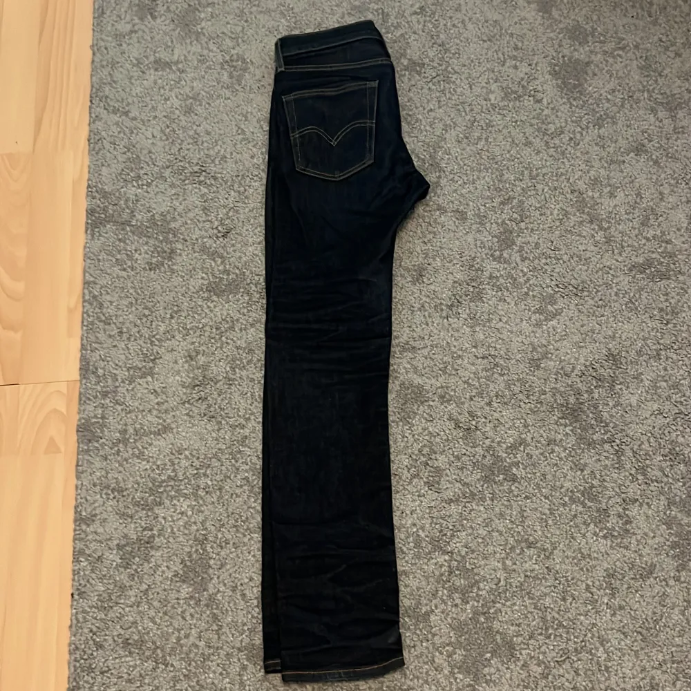 Säljer mina Levis jeans, den har varit andvända men är nu för små. De är en 510 slim fitted modell.. Jeans & Byxor.