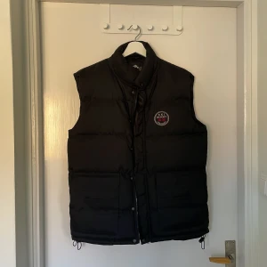 Väst - True North väst i storlek L. Knappt använd och i mycket gott skick!