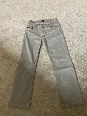 Monten jeans  - Knappt använda Monten jeans som nya 