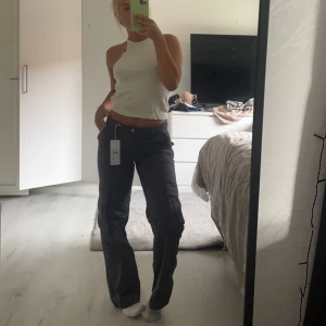 Byxor  - Byxor, cargo pants, från Gina. Endast använda 1 gång. ❤️ storlek 36