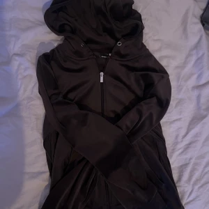 Brun fleece - Super fin brun fleece från Gina med super bra kvalite! Har knappt använt den så de är därför jag säljer den❤️❤️