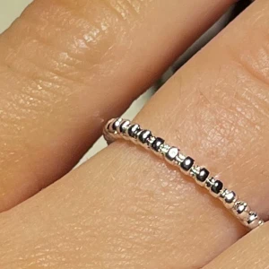Prickig silver ring  - ⭐️Säljer mycket smycken nu då jag har för mycket och rensar, så bara att skriva vid frågor eller behov av fler bilder🤍✨🌟Paketpris vid köp av flera smycken/plagg.