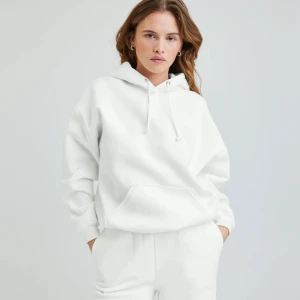Mega hoodie - Säljer min mega hoodie från bikbok då jag har en likadan. Använd fåtal gånger, som ny. Nypris 399